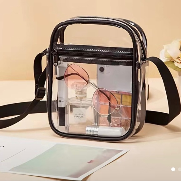 Handbags - New! Clear Stadium Approved Bag